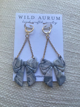 Load image into Gallery viewer, Marble Shimmer Bows